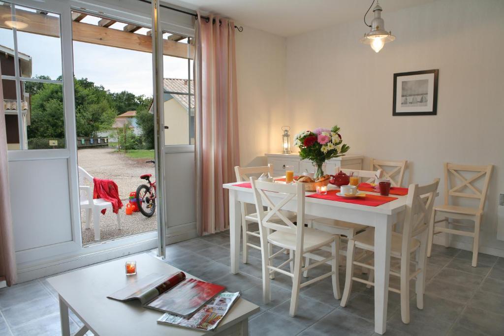 Residence Nemea Les Rives De Saint Brice Ares Quarto foto
