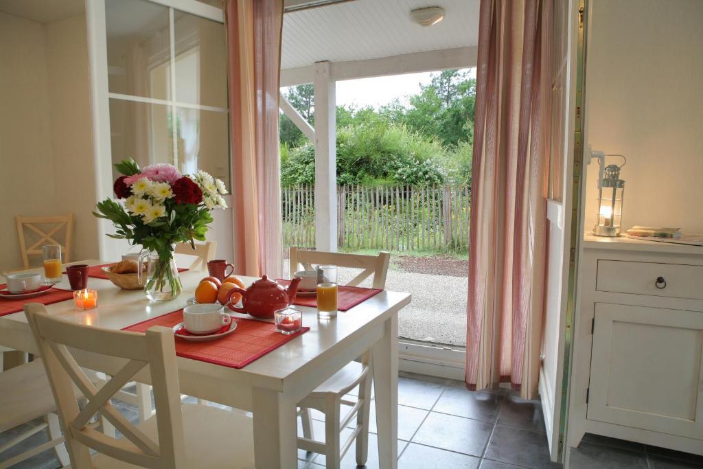 Residence Nemea Les Rives De Saint Brice Ares Quarto foto