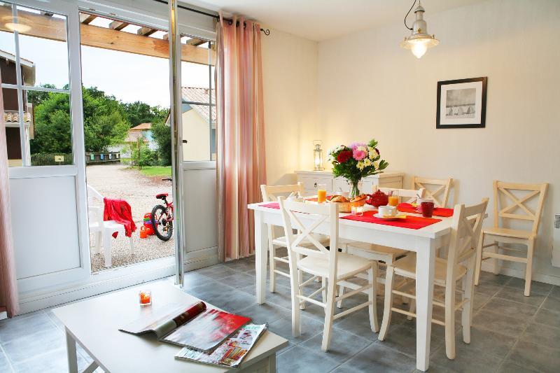 Residence Nemea Les Rives De Saint Brice Ares Exterior foto